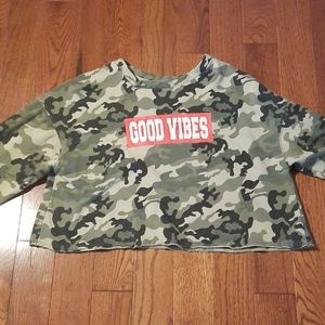 Long sleeve camo crop top.